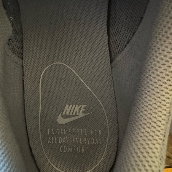 Nike Tanjun Gray & White Men’s 11.5 High End Running Shoes - Picture 10 of 10